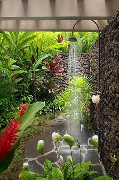 Jungle Bathroom, Outside Showers, Grey Water System, Outdoor Bathroom Design, Outdoor Bathtub, Tropical Bathroom, Jungle Gardens, Garden Shower, Outdoor Bath