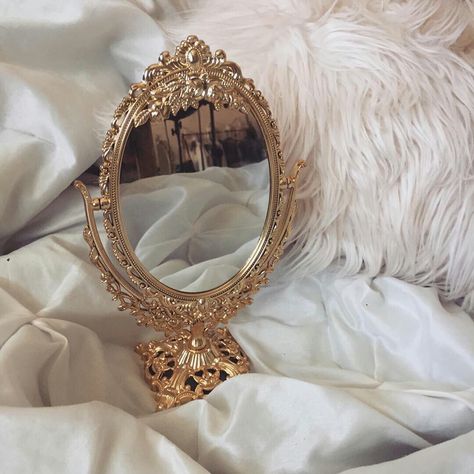 Mirror mirror Kristina Webb, Lizzie Hearts, Gold Living, Gold Living Room, Angel Aesthetic, Gold Aesthetic, Princess Aesthetic, Mountain Dew, Trik Fotografi