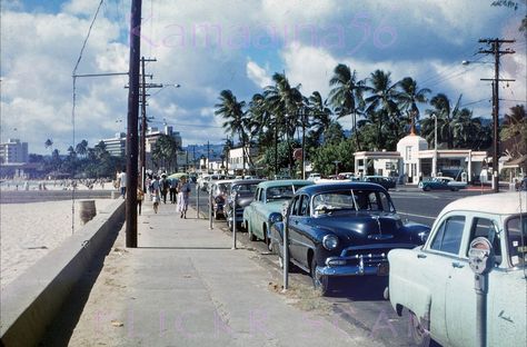 Ajinomoto, the Bane of Young Kombu Divers 1950s America, Old American Cars, Cars 4, Vintage Everyday, Vintage Americana, American Cars, Interesting Photos, Retro Aesthetic, Street Scenes