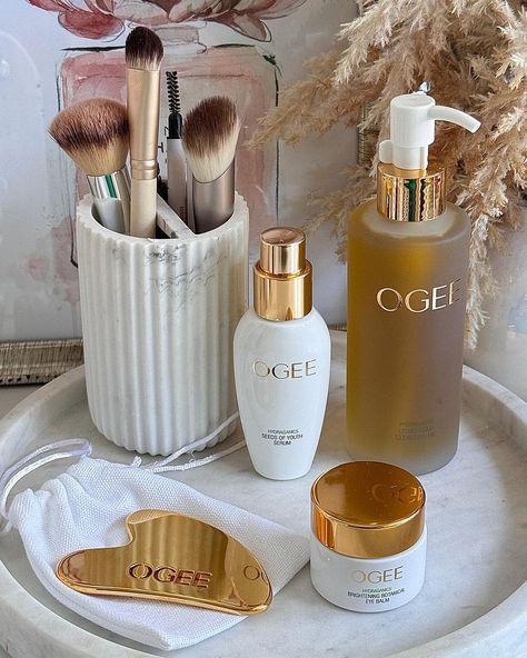 Jenny Dao | Happy #favoritefriday Showing off my @ogee skincare essentials on my vanity Liquid Gold cleansing oil Seeds of youth serum Brightening… | Instagram Ogee Skincare, Gold Skincare, My Vanity, Skincare Essentials, Liquid Gold, Brightening Serum, Cleansing Oil, Luxury Skincare, Skin Care Essentials