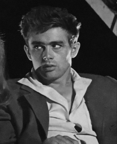 James Dean Haircut, James Dean Pictures, Old Hollywood Aesthetic, James Dean Photos, Cary Elwes, Jimmy Dean, East Of Eden, Hollywood Men, Hooray For Hollywood