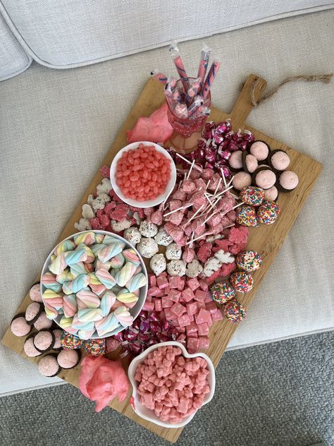 Just Because It's Pretty shares a entire pink candy charcuterie board made for a pretty party that she threw! Save for party inspiration! Candy Board Aesthetic, Cotton Candy Charcuterie Board, Candy Carcurie Board, Sour Candy Charcuterie Board, Pink Charcuterie Board Aesthetic, Pink Candy Board, Pink Candy Charcuterie Board, Pink Food Boards For Parties, Taylor Swift Lover Charcuterie Board