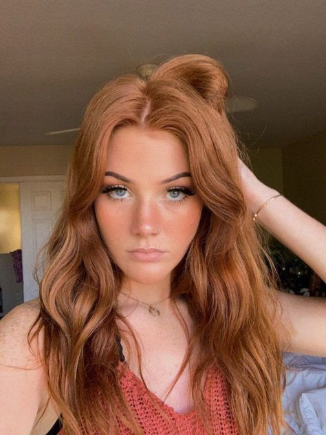 Strawberry Blonde Hair Balayage Natural, Light Redhead Hair, Light Auburn Red Hair, Hair Color For Blue Eyes And Olive Skin, Light Fall Hair Color, Brown To Copper Hair Before And After, Light Ginger Blonde Hair, Copper Hair Olive Skin, Light Cowboy Copper Hair