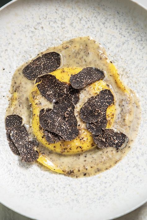 Potato Ravioli, Pasta Handmade, Upscale Bar, Smoked Potatoes, Swiss Cuisine, Nice Restaurant, Truffle Pasta, South American Recipes, Summer Truffle