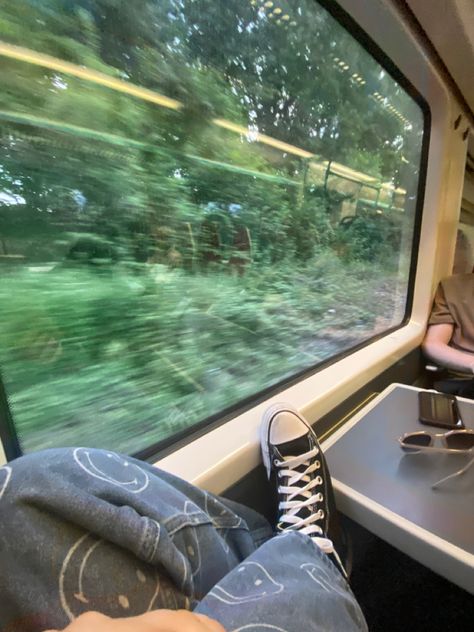 Train Aesthetic, Converse Aesthetic, Plane Photos, Aesthetic London, Aesthetic Space, Plane Travel, Train Pictures, Face Photo, London Life