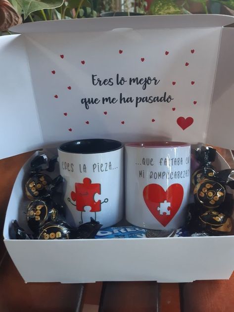 Ideas San Valentin Para Hombre, Valentines Mugs Ideas, Tazas San Valentin Ideas, San Valentin Ideas Regalos Novio, Box San Valentin, Easy Valentine Crafts, Valentines Mugs, Diy Bracelet Designs, Cute Box