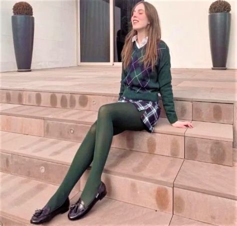 Green Stockings Outfit, Knitted Tights Outfit, Green Tights Outfit Aesthetic, Coloured Tights Outfit Street Styles, Casual Green Stretch Tights, Fitted Green Tights For Spring, Green Tights Outfit, 2000s Fashion Winter, Funky Tights Outfits Aesthetic