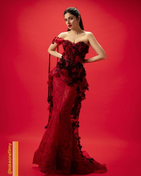 Red never looked so good! #DivyaKhossla, the style queen! 💕💯 Divya Kumar Khosla, Divya Khosla Kumar, Divya Kumar, Divya Khosla, Red Gown, Vantage Point, Red Gowns, Bollywood Celebrities, Bollywood Actress