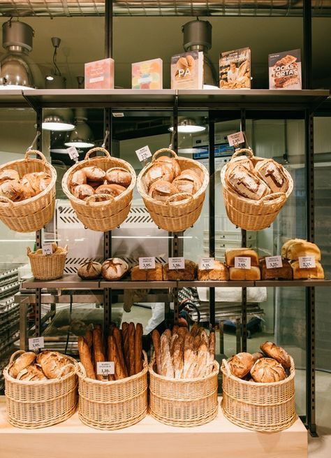 Bread Basket Display, Bread Store, Boutique Patisserie, Bread Display, Bakery Shop Design, Bakery Store, Bakery Interior, Bakery Design Interior, Grocery Store Design