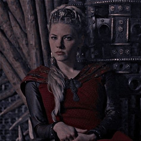 Kryptonite Aesthetic, Viking Girl Aesthetic, Lagertha Aesthetic, Vikings Aesthetic, Rhaella Targaryen, Lagertha Lothbrok, Lagertha Vikings, Rhaena Targaryen, Vikings Lagertha