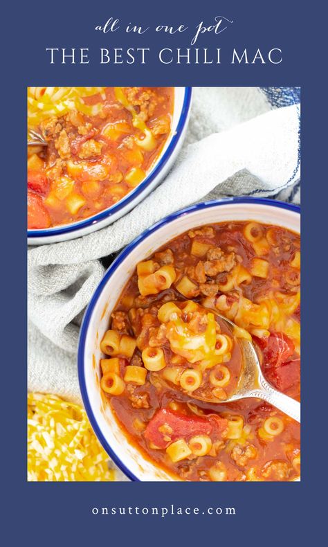 This hearty, one pot chili mac recipe is the ultimate comfort food. Easy and quick to make, it's the weeknight meal choice for your family! Stay Fit Mom Chili Mac, Kid Friendly Chili Recipe, Healthy Chili Mac, Kid Friendly Chili, One Pan Chili Mac, Chili Mac Recipe Easy, Skillet Chili Mac, Easy Chili Mac, Chili Mac Recipe