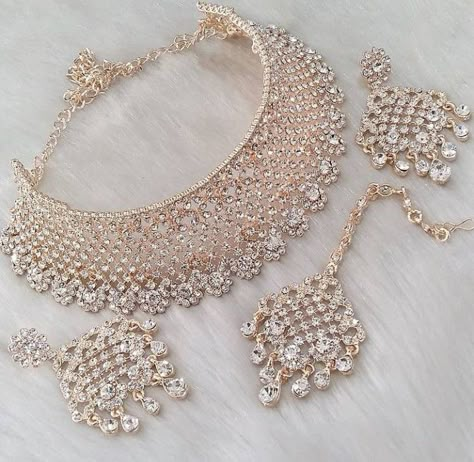 Aestethic Jewelry, Trendy Gold Necklace, Aesthetic Edgy, Wedding Jewellery Designs, Bridal Jewelry Sets Brides, Wedding Jewelry Sets Bridal Jewellery, Pakistani Bridal Jewelry, Fancy Accessories, Indian Wedding Jewelry Sets