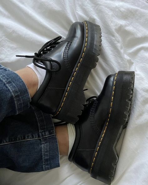 Black Dock Martins, Black Mary Janes Aesthetic, Cute Black Shoes Aesthetic, Dr Martens Aesthetic, Shoe Aesthetic, Mara Dyer, Hype Shoes, Shoe Inspo, Aesthetic Shoes