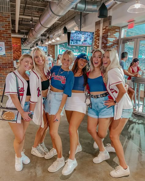 Sports Gf Outfits, Baseball Theme Outfit Women, Marlins Game Outfit, Baseball Fashion Outfit, Baseball Game Outfit Tshirt, Diamondbacks Game Outfit, Cute Outfits For A Baseball Game, Baseball Summer Outfit, Cute Baseball Game Outfit Summer