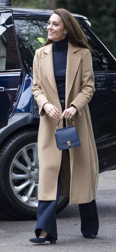 Camel And Blue Outfit, Navy And Camel Outfit, Blue Coat Outfit, Navy Blue Outfit, Camel Outfit, Navy Blue Coat, Navy Outfit, Navy Coat, Sophisticated Outfits