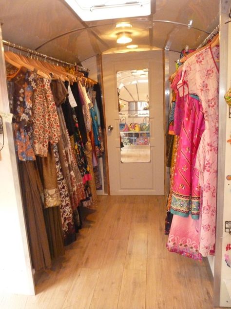 Vagabond Van mobile shop interior. Mobile Fashion Truck, Truck Store, Pop Up Truck Campers, Mobile Store, Fashion Truck, Mobile Business, Mobile Boutique, Mobile Shop, Vans Shop