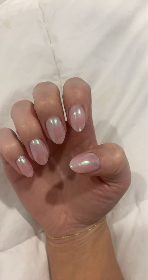 Champagne Pink Chrome Nails, Pearl Natural Nails, Pearl Chrome Powder Nails, Light Pink Nails With Chrome Powder, Acrylic Nails For Bridesmaids, Shiny Dip Nails, Pink Nails White Chrome, Short Oval Chrome Nails, Pink Pearl Nails Acrylic