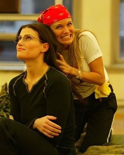 Wicked Idina And Kristin, Idina Menzel Aesthetic, Kristen Chenoweth, Wicked Idina Menzel, Wicked Movie 2024, Wicked Broadway, Idina Menzel Elphaba, Elphaba Idina Menzel, Idina Menzel Wicked