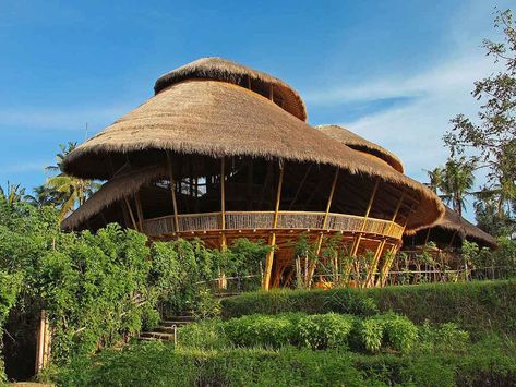 Green School Bali, Bamboo Structure, Future School, Bamboo Architecture, Green School, Natural Homes, Green Architecture, Natural Building, Incredible Places