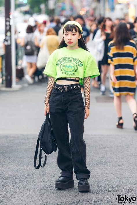 Fishnets With Shorts, Outfits With Fishnets, Neon Street Style, Fishnet Stockings Outfit, Fishnet Long Sleeve Top, Fishnet Long Sleeve, Neon Street, Fishnet Outfit, Harajuku Girl