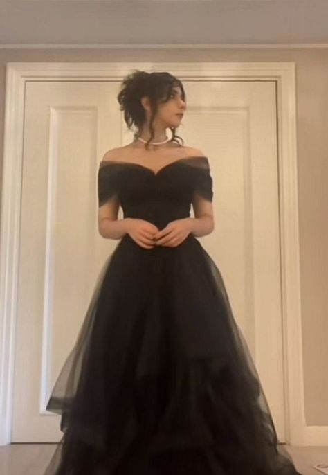 Black Cottage Core Prom Dress, Black Prom Dresses Tulle, Black Prom Dress Gown, Black Prim Dresses, Medium Size Prom Dress, Basic Black Wedding Dress, Aesthetic Prom Dresses Vintage, Black Prom Dress Curvy, Gothic Prom Dress Plus Size