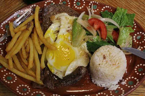 Bitoque Portuguese, Azorean Recipes, Portuguese Steak, Portugal Food, Portuguese Cuisine, Portuguese Food, Steak Recipe, Portuguese Recipes, Beef Dishes