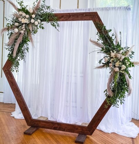 Portable Hexagon Wedding Arbor, Wedding Ceremony Backdrop Hexagon, Hexagonal Backdrop Wedding, Diy Indoor Wedding Arch, Hexagon Arches For Weddings, Hexagon Wedding Arch Flowers Fall, Metal Hexagon Wedding Arch, Hexagon Arch Floral Arrangement, Hexagon Arch Decoration Wedding