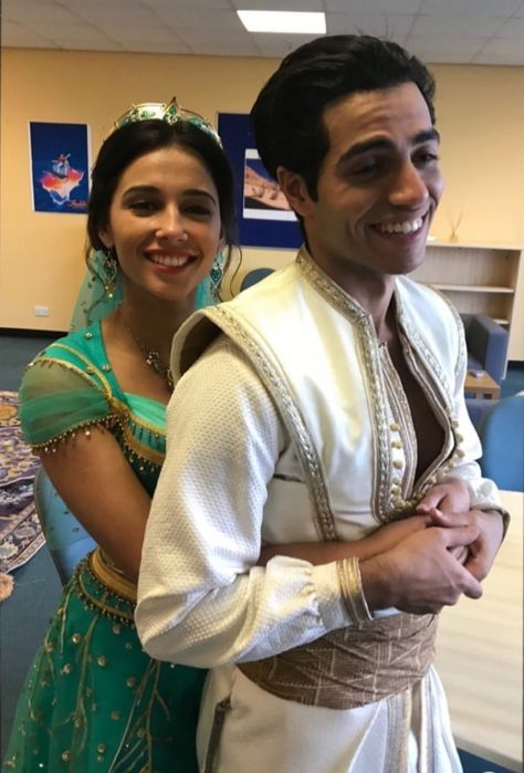 Aladdin Mena Massoud, Naomi Scott Aesthetic, Mena Massoud Aladdin, Mena Massoud And Naomi Scott, Disney Hug, Jasmine Live Action, Live Action Aladdin, Aladdin Cast, Aladdin Live Action