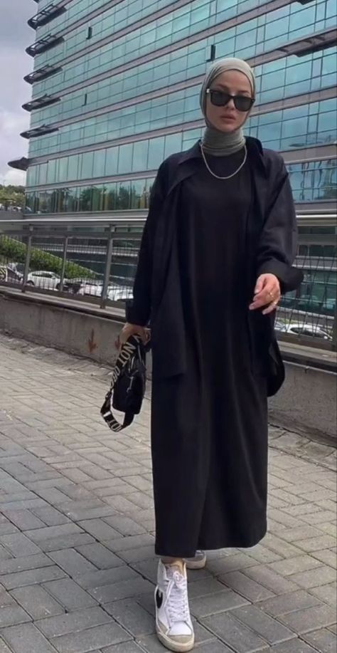 Black Outfit Hijab Ideas, Black Dress Hijab Outfits, Dress Black Hijab, Elegant Muslim Outfits, Black Dress Hijab, Black Outfit Hijab, Black Hijab Outfit, Smart Casual Women, Mommy Outfits