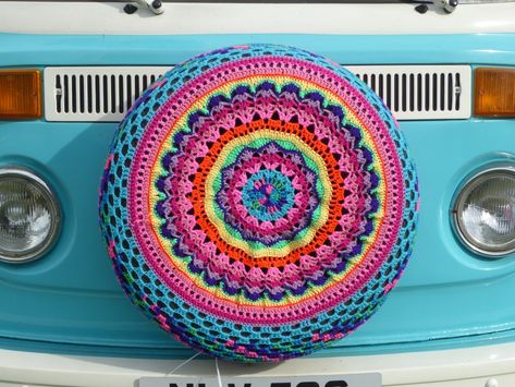 Crochet Tire Cover, Crochet Camping, Coastal Crochet, Painted Tires, Camping Festival, Festival Crochet, Crochet Car, Glastonbury Festival, Camper Decor