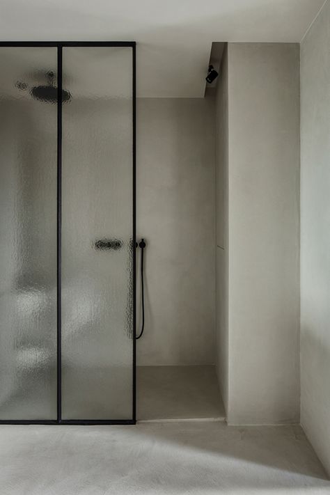 Cement Floor Bathroom, Polished Concrete Bathroom, Bathroom Concrete Floor, Cement Bathroom Floor, Cement Bathroom, Concrete Bathroom, Bad Inspiration, Cheap Bathrooms, Bathroom Inspiration Decor