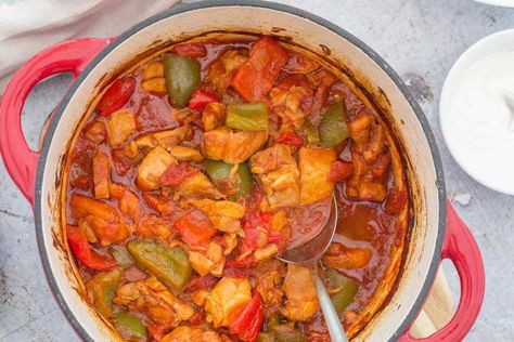 Easy Chicken Goulash Chicken Goulash, Pressure Cooker Spaghetti, Homemade Meatballs Easy, Chicken Fajita Pasta, Goulash Recipe, Beef Goulash, Roast Chicken Leftovers, Easy Peasy Recipes, Goulash Recipes