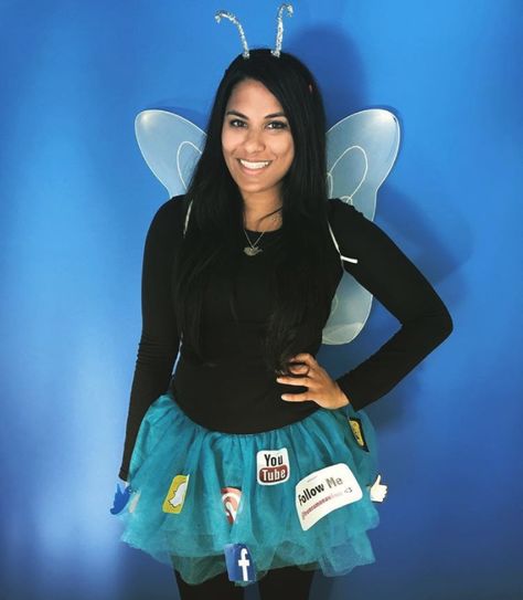 Get your pun on this Halloween with 15 hilariously clever DIY costumes that are bound to tickle your funny bone! These pun-tastic ideas will have you cracking up while you craft your way to a pun-believably good time! 😂👻 #PunnyCostumes #HalloweenHumor #DIYCostumes Punny Costumes, Office Halloween Costumes, Punny Halloween Costumes, Butterfly Halloween, Diy Halloween Games, Illustration Simple, Diy Halloween Projects, Halloween Face Mask, Costume Women