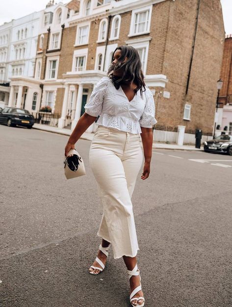 What to Wear With White Jeans: 5 Combos You'll Love | Who What Wear UK White Jeans Midsize, Curvy White Jeans Outfit, Off White Jeans Outfit Summer, White Jeans Curvy Outfit, White Jeans Plus Size Outfit, Karina Marriott, How To Style White Jeans Casual, Beige Jeans Outfit Summer, Plus Size White Jeans Outfit