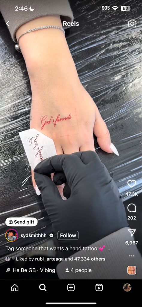 Small Dope Tattoos, Girl Neck Tattoos, Cute Hand Tattoos, Hand And Finger Tattoos, Pretty Hand Tattoos, Small Pretty Tattoos, Tattoos For Black Skin, Pretty Tattoos For Women, Dope Tattoos For Women