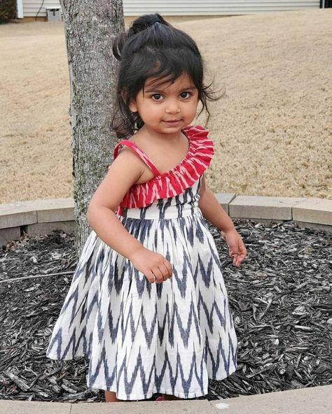 Summer Frock design Cotton Frocks For Baby Girl, Ikkat Frocks For Kids, Traditional Frocks For Baby Girl, Jabla Designs For Babies, Kids Cotton Frocks Design, Baby Frocks Designs Cotton, Crochet Baby Girls, Crochet Baby Frock, Girls Frocks