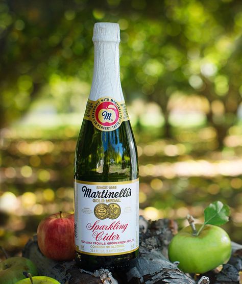 Martinelli's Sparkling Cider Sparkling Juice, Harvest Celebration, Non Alcoholic Wine, Sparkling Cider, Picnic Birthday, Organic Juice, Pretty Drinks, Fall Dinner, Fresh Apples