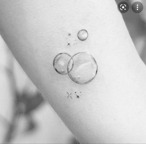 Bubble Tattoos For Women, Black And White Bubble Tattoo, Tattoo Of Bubbles, Small Bubble Tattoo, Soap Bubble Tattoo, Bubble Tattoo Design, Bubble Tattoo Ideas Black, Bubble Star Tattoo, Glinda Bubble Tattoo