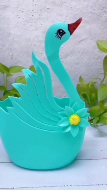 Garden Ideas With Plastic Bottles, Plastic Bottle Flower Vase, Duck Flower, Plastic Container Crafts, Bottle Flower Vase, Bottles Decoration Diy, Plastic Bottle Crafts Diy, Plastic Bottle Flowers, Plastic Bottle Art