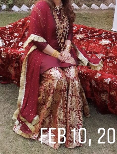 Banarsi Gharara, Red Gharara, Velvet Pakistani Dress, Embellished Dresses, Pret Wear, Newborn Quotes, Gown Party Wear, Velvet Dress Designs, Designer Kurti Patterns