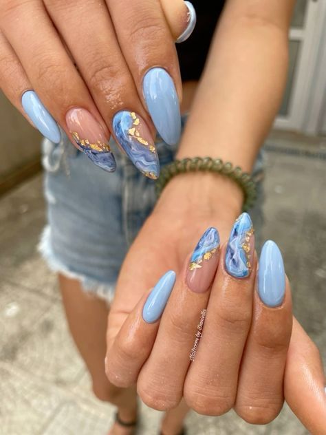 Hen Party Nails, Party Nails Designs, Marble Nails With Gold, Blue Marble Nails, Party Nail Design, Foil Nail Designs, Molde F1, Nails With Gold, Beachy Nails