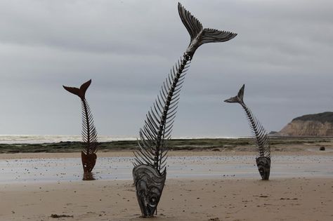 Leigh Dyer Fish Sculptures, Metal Fish, Metal Tree Wall Art, Sculpture Metal, Metal Art Sculpture, Arte Inspo, Metal Art Projects, Wire Sculpture, Welding Art