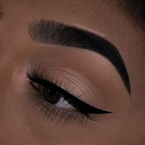 Simple Eye Makeup For Black Dress, Black Eyeliner Looks Simple, Eid Makeup Look Simple, Simple Black Makeup Looks, Suttle Makeup, Eid Makeup, Eye Makeup Images, Wedding Eye Makeup, Prom Eye Makeup