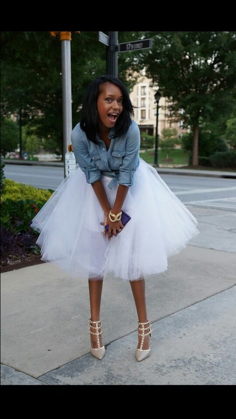 Tutu cute! 😚 Women Tutu Skirt Outfit Ideas, Tutu Skirt Outfit, White Tulle Skirt, Classy Summer Outfits, Tulle Tutu Skirt, Graduation Photo, Tutu Outfits, White Tulle, Wedding Engagement Photos