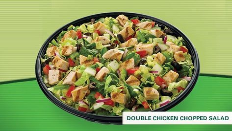 Double-Chicken Chopped Salad Subway Salad, Low Calorie Salad, Hungry Girl Recipes, Chicken Chopped Salad, Fast Healthy Meals, Hungry Girl, Salad Ideas, Chopped Salad, Low Calorie Recipes