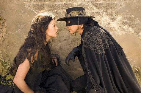 Zorro (Antonio Banderas) in "The Legend of Zorro" 2005 Beer Hair Rinse, Zorro Movie, The Legend Of Zorro, The Mask Of Zorro, Anthony Hopkins, Marc Anthony, Catherine Zeta Jones, Movie Wallpapers, Film Serie