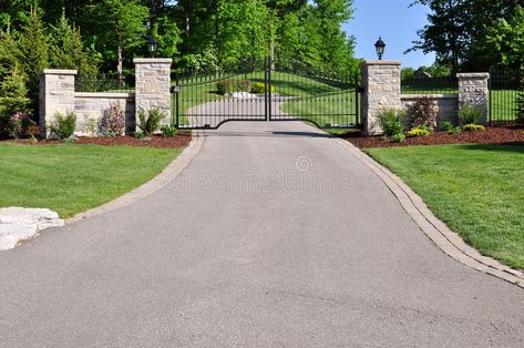 Estate Driveway, Farm Gates Entrance, Entrance Gates Driveway, Entrance Landscaping, Metal Driveway Gates, Driveway Entrance Landscaping, Farm Entrance, Estate Gates, Outdoor Living Ideas