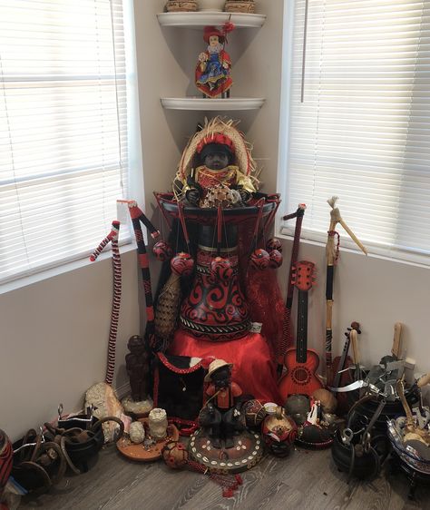 Eleggua house Casa de eleggua Plato de eleggua eshu elegua Santeria Altar, Elegua Orisha, Yoruba Orishas, Orishas Yoruba, Papa Legba, Altar Ideas, Native American Chief, African Traditions, African Spirituality