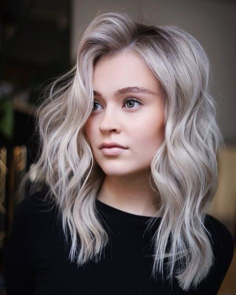 White Blonde Hair Color, Blonde Hair Pale Skin, Winter Blonde Hair, Pale Skin Hair Color, Champagne Blonde Hair, Dark Auburn Hair, Hair Pale Skin, Grey Blonde Hair, Balayage Blond