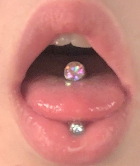 Unique Tongue Piercing, Opal Tongue Piercing, Pearl Tongue Piercing, Pink Tongue Piercing, Tounge Pericings Aesthetic, Tongue Piercing Ideas, Tongue Piercing Aesthetic, Cute Tongue Piercing, Tongue Jewelry